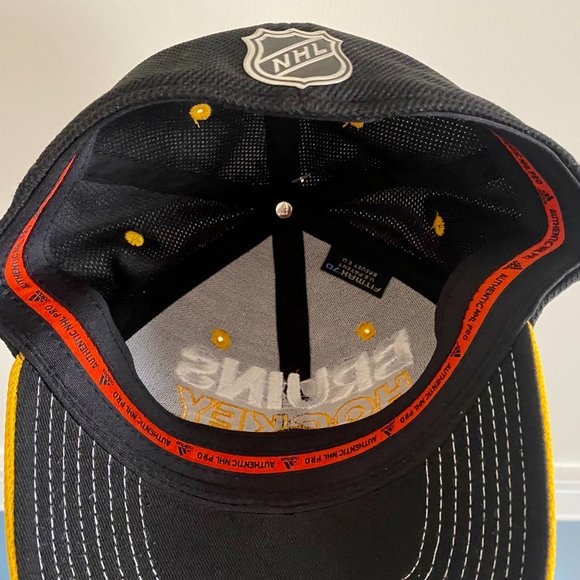 NEW Boston Bruins NHL Adidas LOCKER ROOM Hat Cap Men's Flex S/M Stanley Cup - Picture 5 of 5